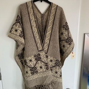 Heavy folkloric poncho